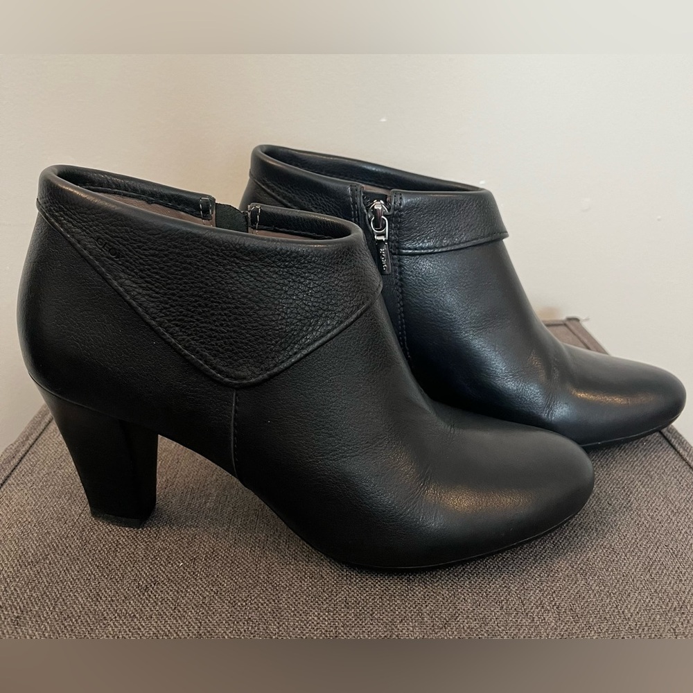 👢 Geox Ankle Boots 3” Heel